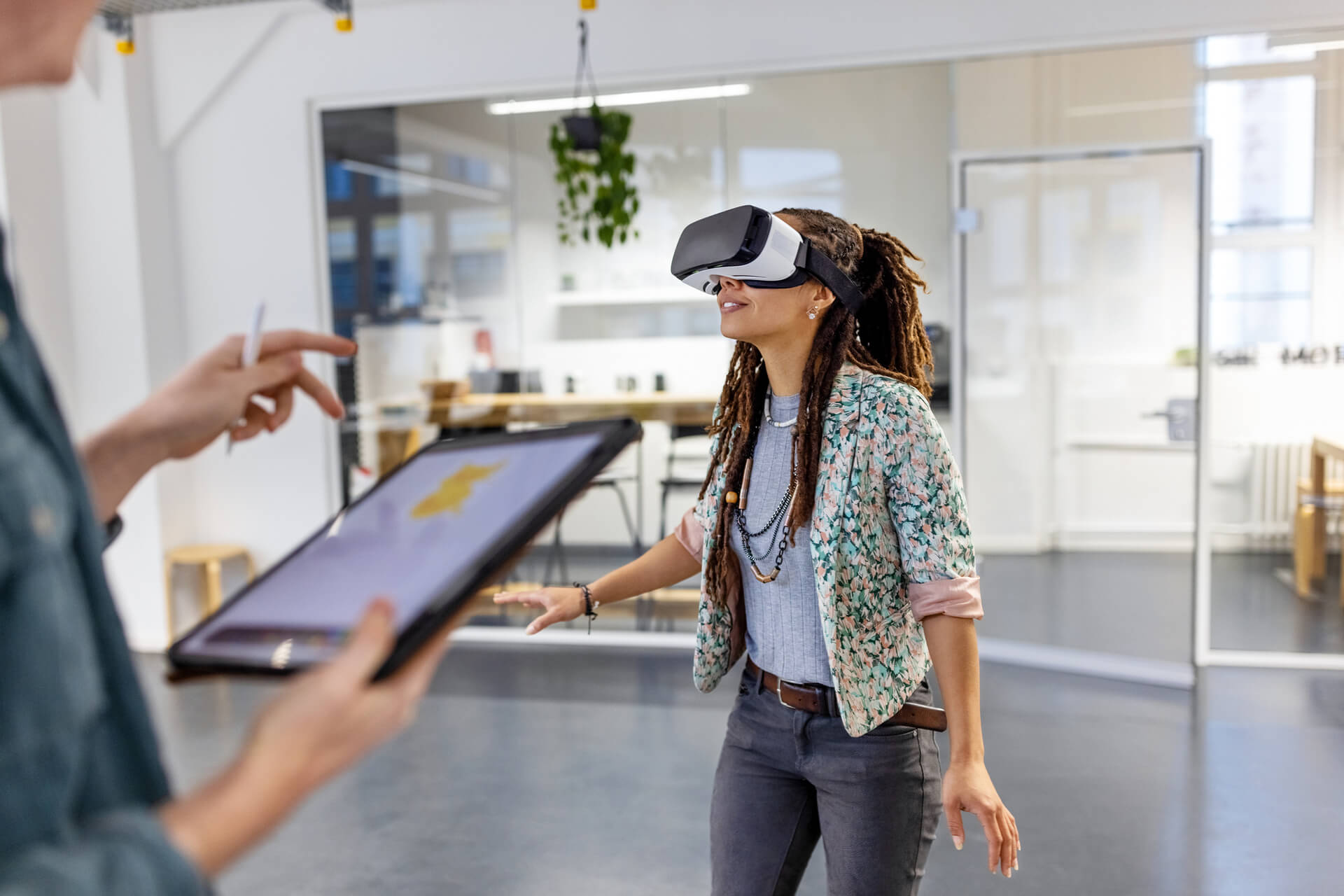 Woman testing a Virtual Reality headset as part of treatment for injury