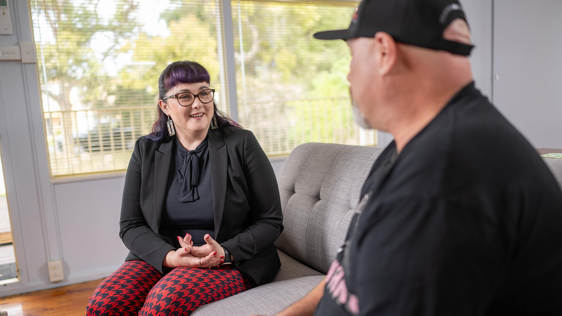 APM consultant talking to an DES participant in a home